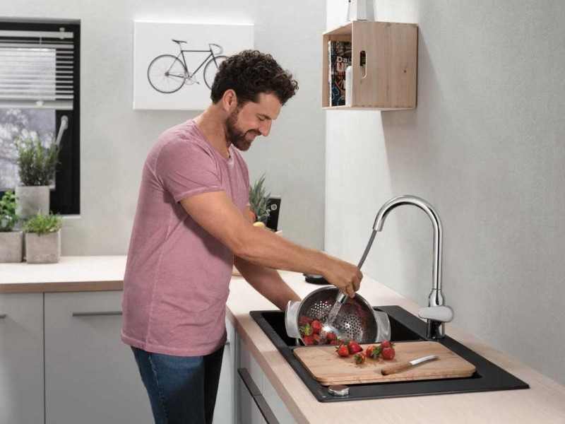 Смеситель Hansgrohe Focus M42 для кухонной мойки с выдвижным изливом, хром глянцевый, 71800000